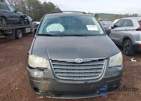 2010 Chrysler Town & Country Touring Plus z USA, uszkodzony, nr VIN 2A4RR8DXOAR320102